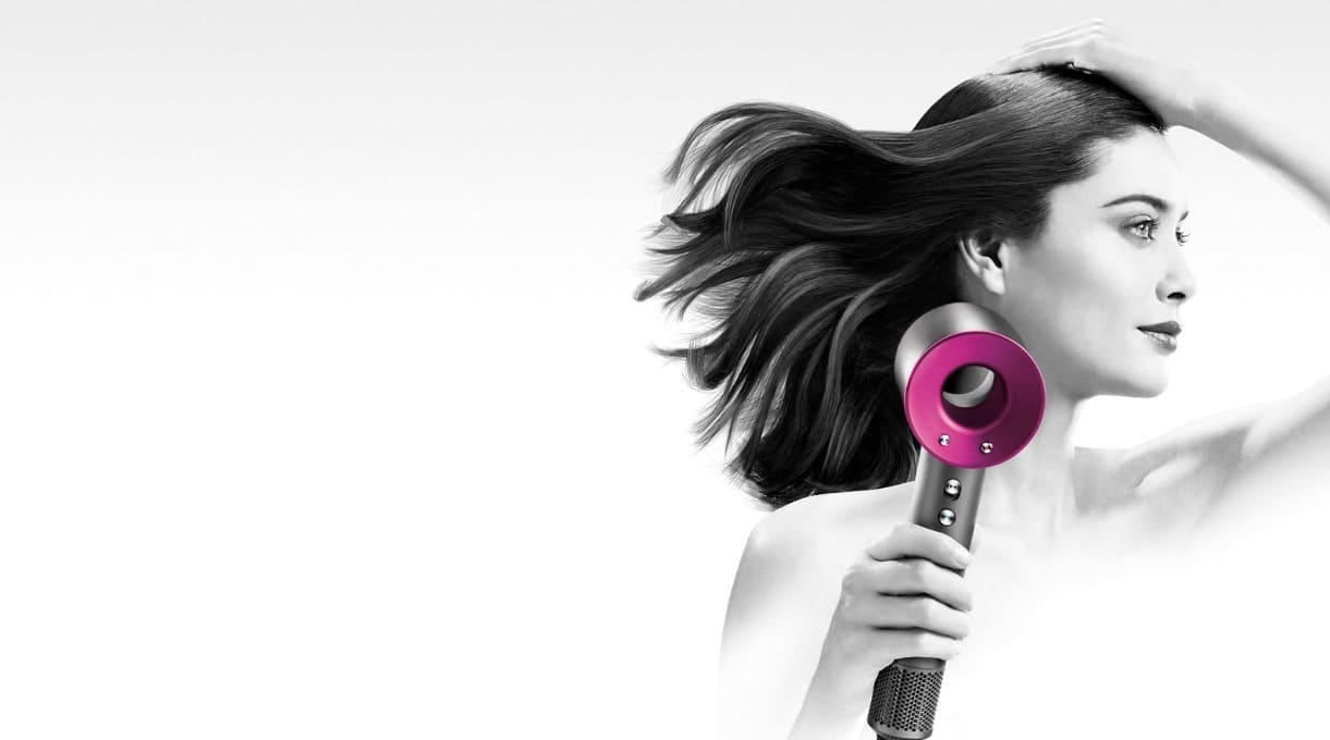 FAST, DIRECTED AND INTELLIGENT DYSON SUPERSONIC ™ HAIR DRYER